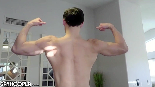 Charlies Chiseled Physique Hard Thick Rod Steaming Hot – GayHoopla 18+