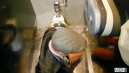 Michael Boston Gets Pinned by Igor Roman in Steamy Stall Session – GodsOfMen