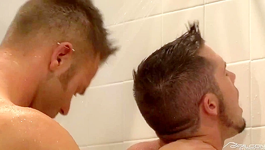 Steamy Gym Session: Aden Jordans Hot Interracial Tryst With StepBrother-in-Law – TinyGays