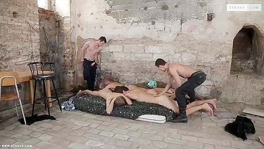 Benjamin Dunn Nick Vargas Unleash Passion in Steamy Bareback Threesome – GayXXX