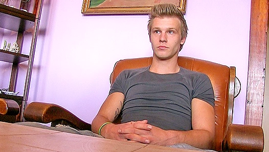 Desperate for Cash? This Cute Guy Does Anything On Cam To Clear Debts – GayPornoCam 18+