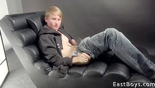 Blushing Jeffrey Wheeler Takes It All — Intense Solo Ride Gets Messy – EastBoys