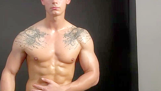 Oiled-Up Hunk Rubs Thick Lube Across His Chiseled Pecs – EastBoyHeat 18+