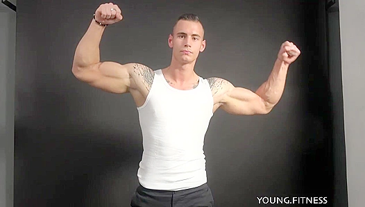 Oiled-Up Hunk Rubs Thick Lube Across His Chiseled Pecs – EastBoyHeat 18+