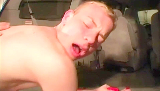Brendan Trae Heat Up With a Sensual Dick Massage – BoyzParty 18+