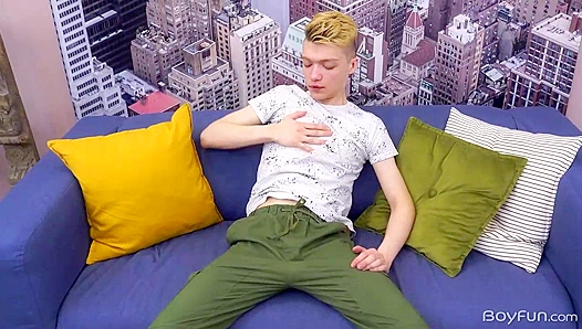 Mike Steed Rides Ruins Himself on a Massive Silicone Cock – Boyfun