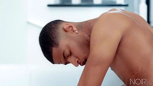 Aaron Reese Leon Redd Heat Up the Sheets with Big-Dick Swagger – NoirMale