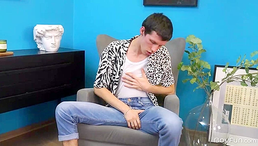 Henry Wilcox Spreads Wide, JERKS OFF With DEEP Moans – FULL SHOW