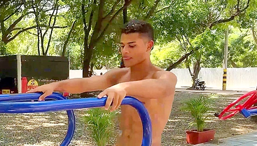 Shredded Stud Beisen Prizes Himself Shooting a Thick Load – EastBoys EXCLUSIVE