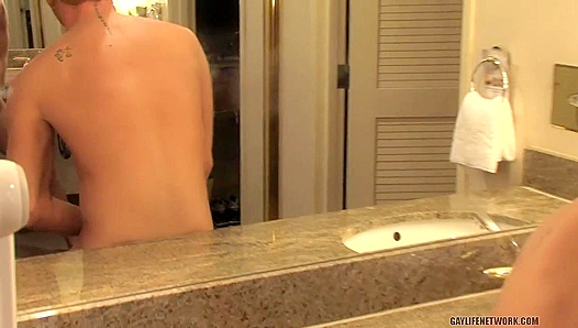 Mason Ross JERKS OFF for the Mirror—Hard Throbs Hot Flexes – Twinkylicious 18+