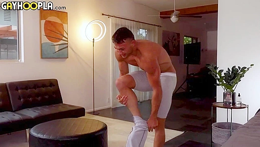 Dallas Blue Juggles His Rock-Hard Throbber — Juicy Muscle Twink Action – GayLiveX 18+