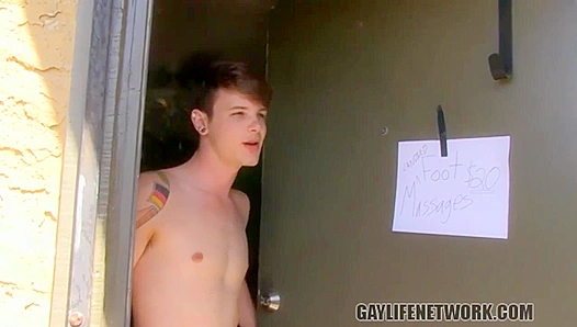 Timo, Garrett Kyler Moss Take Turns Getting Pounded – Hot Anal Ride – LollipopTwinks