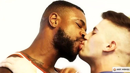 Reign Takes Trevor Brooks Thick Rod Under the Scorching Palm Springs Heat – Hot Gay Action