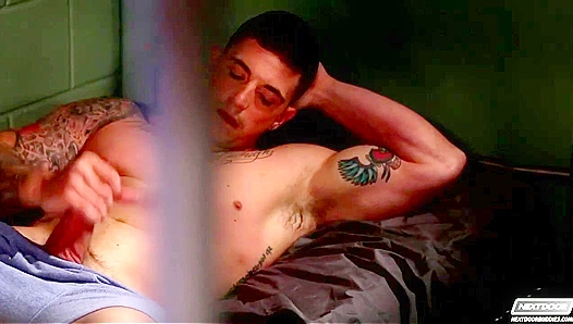 Slate Steele x Cody Carter: Burning Desire in Solitary Confinement – GayPornHub 18+