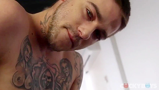 Simon Archer Takes It All: Deepthroat Glory in Fleshlight Overdrive – CockyBoys 18+