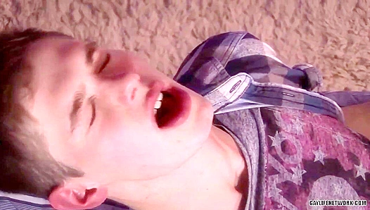 Mckensie Dominates Drake in Hot Twink Action – LollipopTwinks 18+