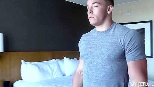 Pumping Iron Pleasure: Nathans Steamy Solo Work-Out Fantasy – GayXXX