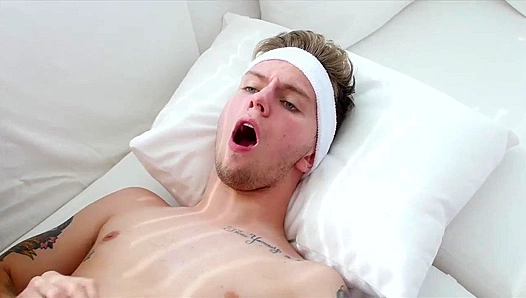Timothy Drake x Beau Taylor: Hot Jock Action Explodes on the Couch – GayXXX