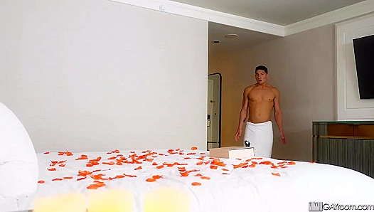 Fit Twink Jim Teases Arad Winwins Burning Lust – ManRoyal Gay XXX