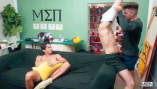 Ashton Summers Gets Ripped by Two Cocks in Steamy Gay DP Thr3some – 18+
