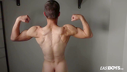 Muscle God Daniel Donovan Flexes Dominates – EastBoys 18+