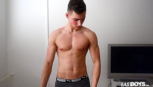 Emilion Reynolds Flexes His Ripped Body—Pure Muscle Lust – EastBoys 18+
