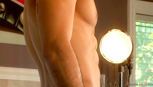 Austin Wilde Flexes His Massive Booty Backstage – Steamy Gay Gym Glory 18+