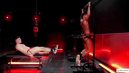 Muscle Fire: Vincent Trevors Steamy Encounter in the Sun – GayPornHub 18+