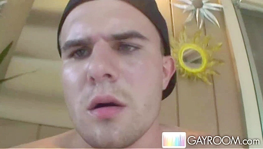 Ryan Middleton Fingers Deep, Moaning Loud in Steamy Solo Stretch Session – 18+