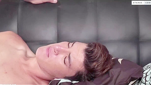Fierce Anal Ride: Aaron Shine Fully Impaled by Finn Harper – Gay XXX