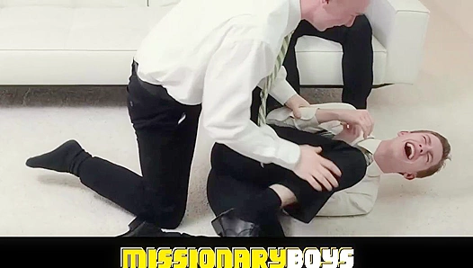 Triple Heat: Elder Butler Larsens Steamy Three-Way Encounter – 18+