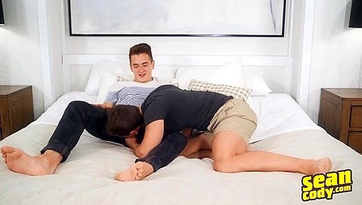 Garrett Vic Ryzen Ignite Steamy Bareback Action – SeanCody 18+