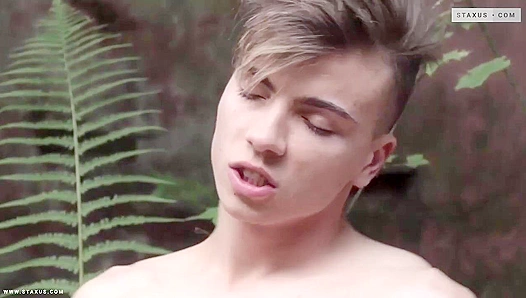 Jake Vittorio Goes Raw — Two Horny Hunks Exchange Deep Thrusting – GayXXX