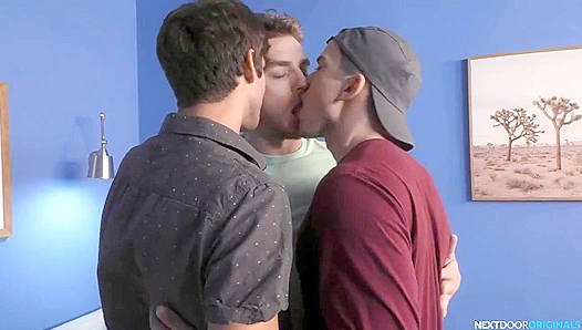 Carter, Elliot Dakota Ignite Steamy Threesome Passion – GayPornHub 18+