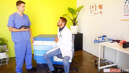 Doctors Orders: Secret Exam Leads to Steamy Gay Encounter – Johnny Ford Quin Quire