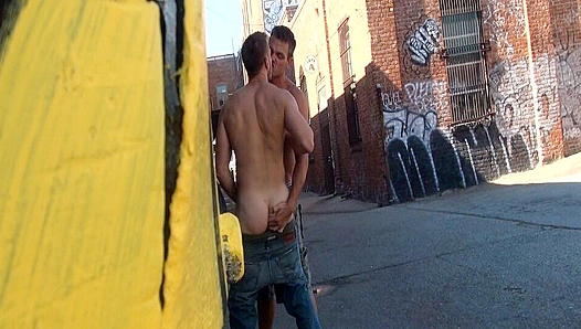 Steamy Nights: Two Horny Amateurs Fuck Wildly in the Dumpsters – Gay XXX
