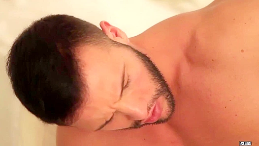 Paddy OBrien Donato Reyes Heat Up London With Steamy Bareback Sex – Gay XXX