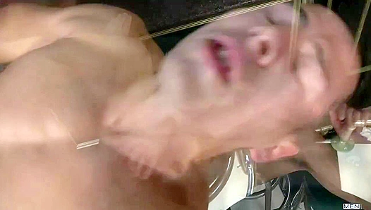 Craving Thick Meat: Hungry Waiter Devours Ripped Guys Tight Hole – XTubeGay 18+