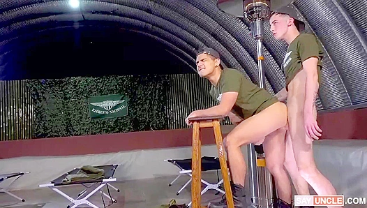 Felix Mateo Goes Wild in Uniform – Steamy Soldier Action – MilitaryDick