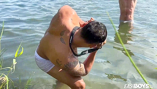 Justin Skyes Steamy Summer Desire: Unprotected Passion in the Sunshine – GayPornX 18+