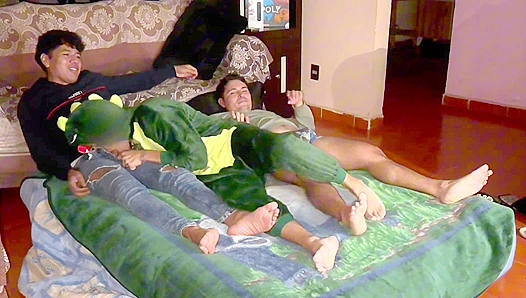 Sleepover Turns Hot: Unprotected Fuck Ends in Cream Pie – GayPornXXX 18+