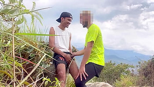 Stranger Danger! Hot Gym Guy Gets Spotted for a Wild Roadside Fuck – GayXXX 18+