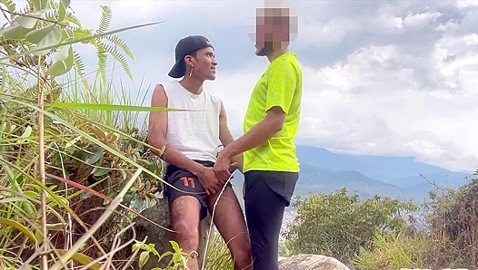 Stranger Danger! Hot Gym Guy Gets Spotted for a Wild Roadside Fuck – GayXXX 18+