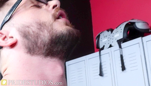 Chad Kyle Goes Wild: Muscle Stud Gets Head While Jacking Off – Steamy Lockers Action