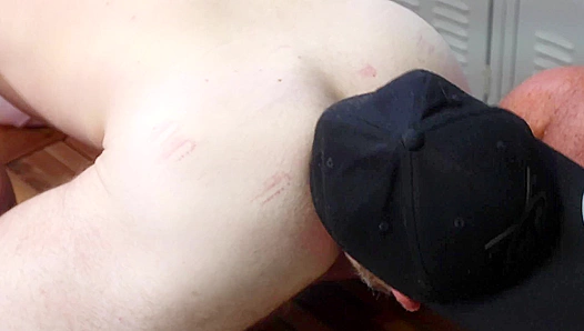 Daddy Discovers Hung Jock in Locker Room, Swallows Massive Load – MenOver30