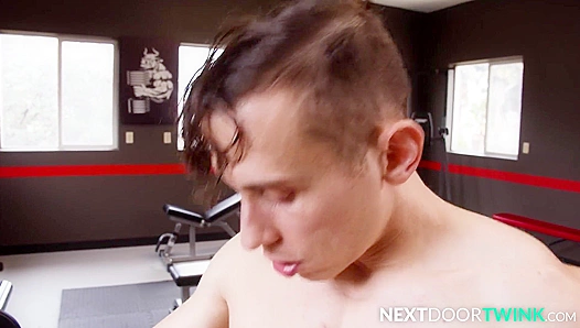 Naughty Twink Teases Gym Beast into Steaming Hot Tryst – Dante Martin, Avery Jones