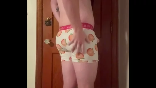 TikTok Hunk Strips Down for Steaming Solo Show – Full Naked Heat Inside
