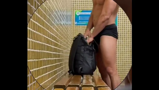 Caught in Action: Securitys Secret Blowjob Fantasy Unfolds in Club Locker Room – Steamy