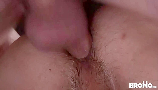 Bareback Heat: Brenner Jareds Wild Hookup in a Hotel Room – 18+