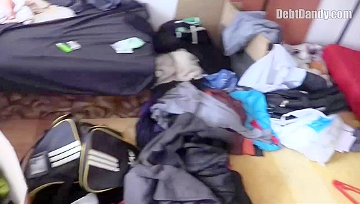 Desperate Debt: Hung 30-Something Takes Any Dick for Quick Cash – OF Stars Exposed